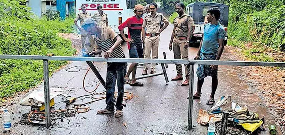 കോഴിക്കോട് മെഡിക്കൽ കോളജ് ക്യാംപസിലെ ഒരു റോഡ് കൂടി അടച്ചു