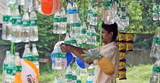 12 രൂപയ്ക്ക് കുപ്പിവെള്ളം വില്‍ക്കാത്ത വ്യാപാരികള്‍ക്ക് പണികിട്ടും