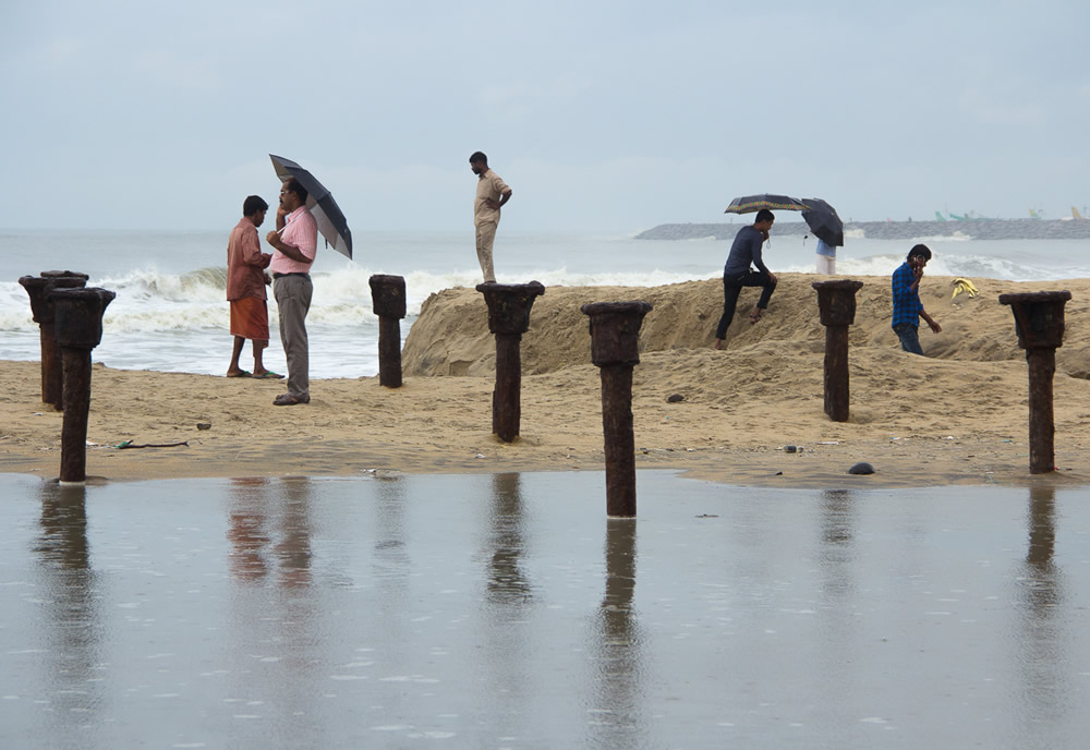 സംസ്ഥാനത്ത് കോവിഡ് നിയന്ത്രണങ്ങളിലെ ഇളവുകൾ ഇന്നു മുതൽ. ബീച്ചുകൾ ഉൾപ്പടെയുള്ള തുറസ്സായ വിനോദ സഞ്ചാര കേന്ദ്രങ്ങൾ തുറക്കും