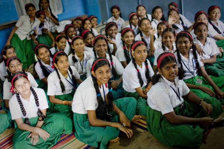 സ്‌കൂള്‍ വിദ്യാര്‍ത്ഥിനികള്‍ക്ക് ഒരു സന്തോഷ വാര്‍ത്ത! ഇനി മുടി രണ്ടായി പിരിച്ചുകെട്ടണ്ട