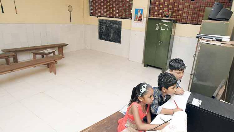 പ്രതീക്ഷകളെല്ലാം കാറ്റില്‍ പറന്നു: കോട്ടൂളി സ്‌കൂളിലെ ഒന്നാം ക്ലാസ് ശൂന്യം