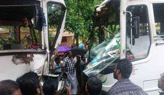 കോട്ടയത്ത് സ്വകാര്യ ബസുകള്‍ കൂട്ടിയിടിച്ചു: 30 പേര്‍ക്ക് പരിക്ക്