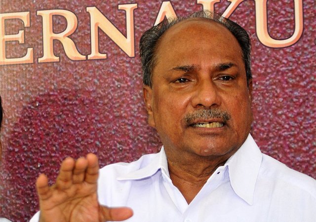 ഇന്ത്യന്‍ സൈന്യത്തിന് അഭിവാദ്യമര്‍പ്പിച്ച്‌ എ.കെ ആന്‍റണി