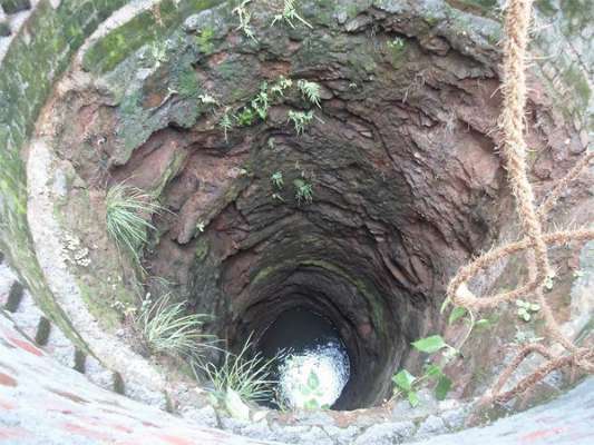 കോഴിക്കോട് കിണറിന്റെ ആഴം വർദ്ധിപ്പിക്കുന്നതിനിടെ മണ്ണിടിഞ്ഞ് അപകടം; ഒരാൾ മരിച്ചു