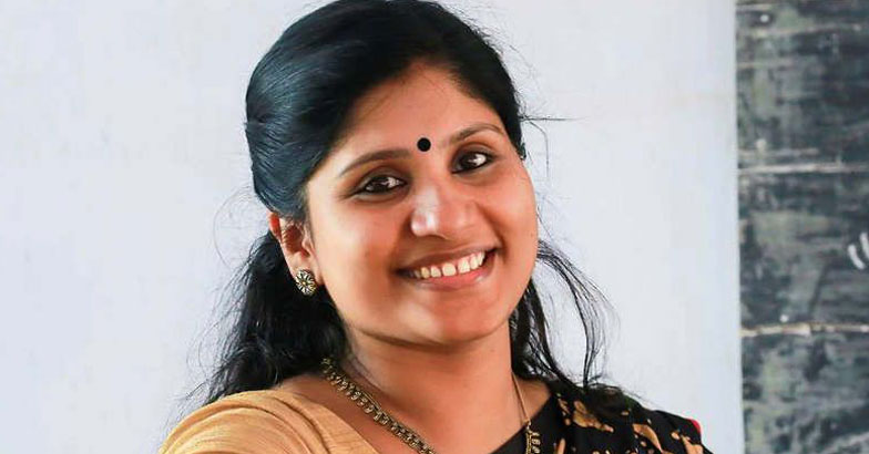 മുഖ്യമന്ത്രിക്ക് ആശംസ അറിയിച്ച് ദീപാ നിശാന്ത്
