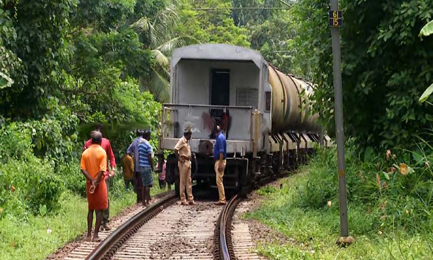 ഇന്ധന ടാങ്കര്‍ ട്രെയിനിനു തീപിടിച്ചു: ഒഴിവായത് വന്‍ ദുരന്തം