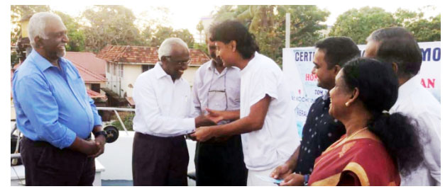 ഡോ. ബോബി ചെമ്മണൂരിന് അന്താരാഷ്ട്ര പവര്‍ ബോട്ട് ഹാന്‍ഡിലിംഗ് സര്‍ട്ടിഫിക്കറ്റ്‌