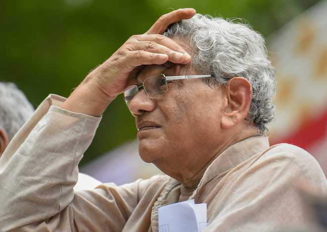 ശബരിമലയിലെ യുവതി പ്രവേശനം ശരിയായ നിലപാടെന്ന് യെച്ചൂരി; യെച്ചൂരിയുടെ അഭിപ്രായമാണോ മുഖ്യമന്തിക്കും ? യെച്ചൂരിയുടെ  പ്രതികരണം സിപിഎമ്മിനെ വീണ്ടും പ്രതിരോധത്തിലാക്കുമ്പോൾ
