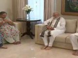 പ്ര​ധാ​ന​മ​ന്ത്രി ന​രേ​ന്ദ്ര മോ​ദി അ​ന്ത​രി​ച്ച ബി​ജെ​പി നേ​താ​വ് അ​രു​ണ്‍ ജെ​യ്റ്റ​ലി​യു​ടെ വ​സ​തി​യി​ലെ​ത്തി. ബ​ന്ധു​ക്ക​ളെ സ​ന്ദ​ര്‍​ശി​ച്ചു