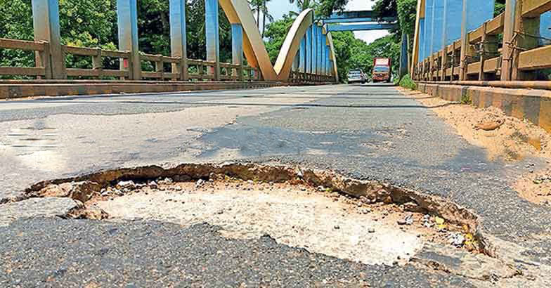 മേൽപ്പാലം പണിക്കായി എടപ്പാൾ-കുറ്റിപ്പുറം റോഡ്  പൂർണമായും അടച്ചു