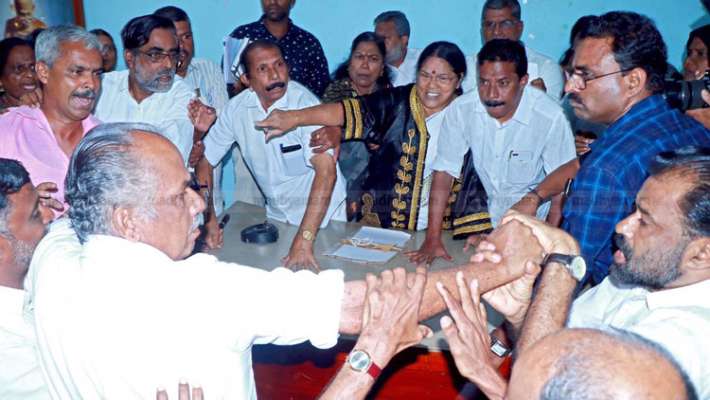 കോര്‍പറേഷന്‍ മേയറെ  മര്‍ദിച്ചതില്‍ പ്രതിഷേധിച്ച്‌ കണ്ണൂരില്‍ നാളെ ഹര്‍ത്താല്‍​