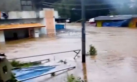 ഇടുക്കിയിൽ മലവെള്ളപ്പാച്ചിലിൽ കാർ ഒഴുകിപ്പോയി