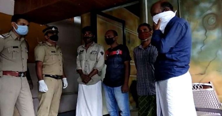 തെരുവില്‍ കച്ചവടം നടത്തുന്നവരുടെ തുണിത്തരങ്ങള്‍ മോഷ്ടിച്ച്‌ വില്‍പ്പന ; കോഴിക്കോട്ട് നാലംഗ സംഘം അറസ്റ്റില്‍