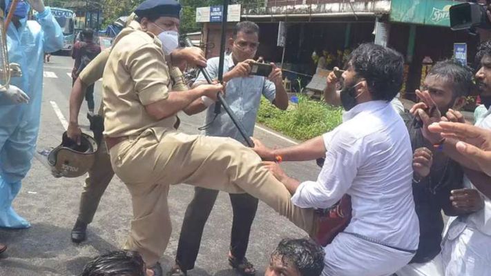 പ്രതിഷേധ മാര്‍ച്ചിനിടെ യുവമോര്‍ച്ച പ്രവര്‍ത്തകന്റെ അടിവയറ്റില്‍ ഡിവൈഎസ്പി ചവിട്ടി പരിക്കേല്‍പ്പിച്ച സംഭവത്തില്‍ പോലീസിനെതിരെ പരാതി