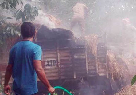 ഈസ്റ്റര്‍ ദിനത്തില്‍ ഹലാല്‍‍ അല്ലാത്ത ഇറച്ചി വില്‍പ്പന; വയനാട്ടിൽ  ക്രിസ്ത്യന്‍ യുവാവിനെ മതമൗലികവാദികള്‍ മര്‍ദ്ദിച്ച്‌ പച്ചയിറച്ചി തീറ്റിച്ചു; ലോറി കത്തിച്ചു