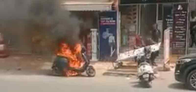 ഇലക്ട്രിക് സ്കൂട്ടറിനു തീപിടിക്കുന്ന  സംഭവം; ഓലയ്ക്കെതിരെ കേന്ദ്രം അന്വേഷണം പ്രഖ്യാപിച്ചു