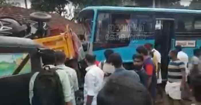 മഞ്ചേരി തൃക്കലങ്ങോട് ബസും ലോറിയും കൂട്ടിയിടിച്ചു; ലോറി ഡ്രൈവർ മരിച്ചു ; മൂന്ന് പേരുടെ നില ഗുരുതരം