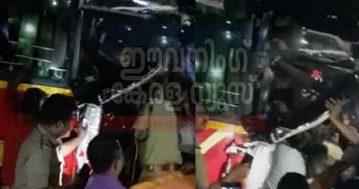 കെഎസ്ആർടിസി ബസും ടൂറിസ്റ്റ് ബസും കൂട്ടിയിടിച്ചു 50 പേർക്ക് പരിക്ക്