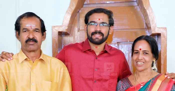 കാറുകൾ കൂട്ടിയിടിച്ച് അപകടം; അച്ഛനും അമ്മയും മകനും മരിച്ചു