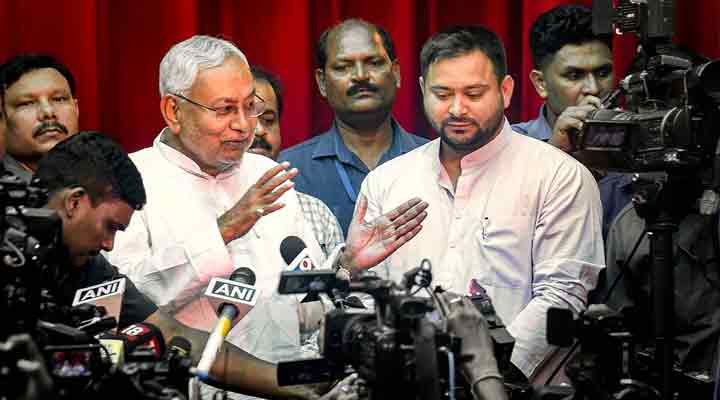 സത്യപ്രതിജ്ഞയ്ക്ക് പിന്നാലെ പ്രധാനമന്ത്രിയെ വെല്ലുവിളിച്ച് നിതീഷ് കുമാർ ; മഹാഗഡ്ബന്ധന്‍  സർക്കാർ അധികാരത്തിൽ
